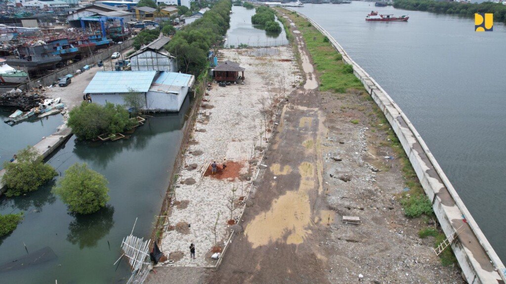 kementerian pu, pembangunan tanggul pesisir teluk jakarta, penurunan muka tanah