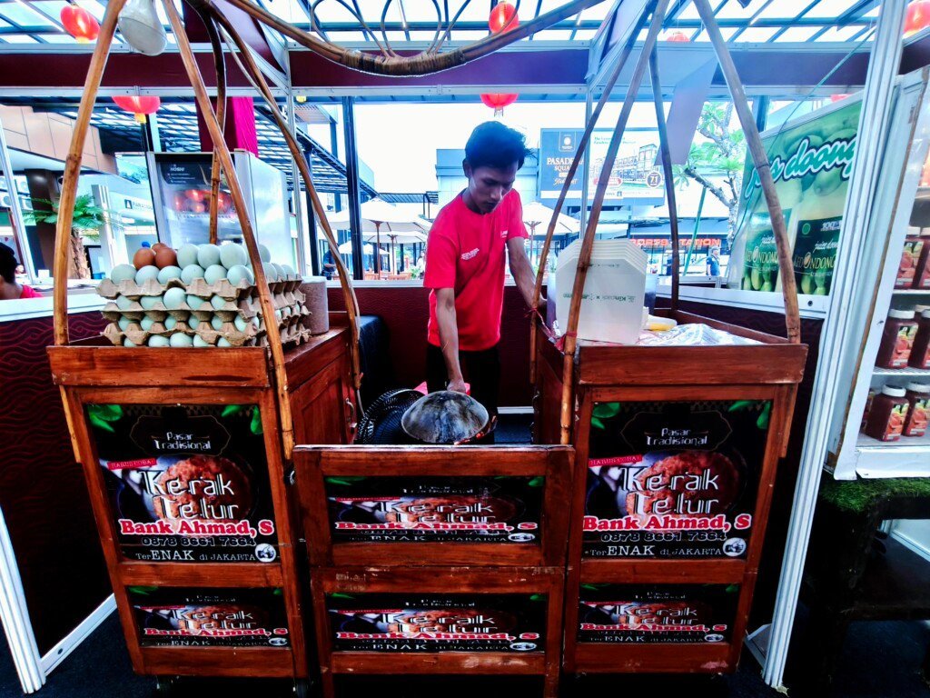 kerak telor, kuliner lgendaris, festival kuliner, glodok pancoran 2025, hampton square gading serpong,