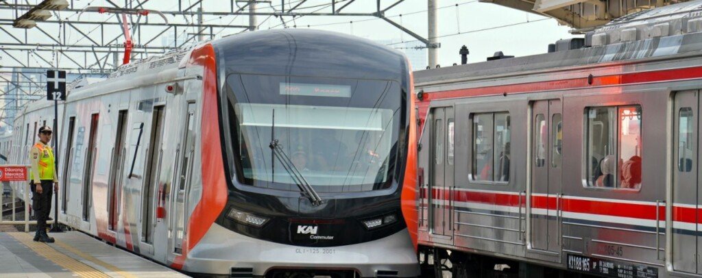 rangkaian krl baru, krl commuter line, jadwal terbaru krl commuter line, transportasi massal