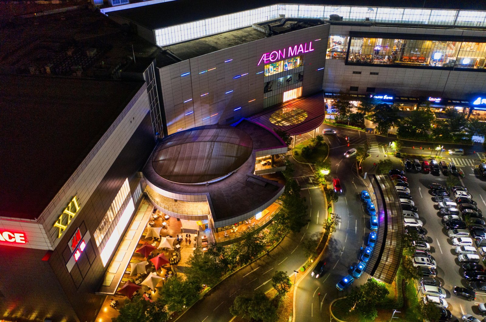 sistem perparkiran modern, area parkir kendaraan,