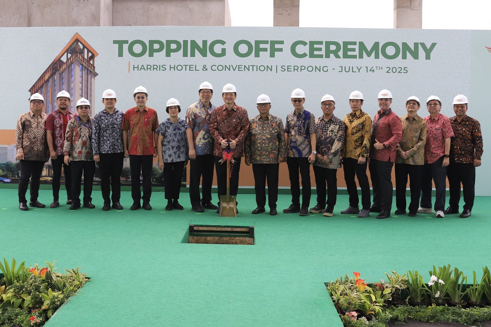 Topping Off Harris Hotel & Convention Serpong: Sinyal Emas Investasi Properti di Summarecon Serpong!