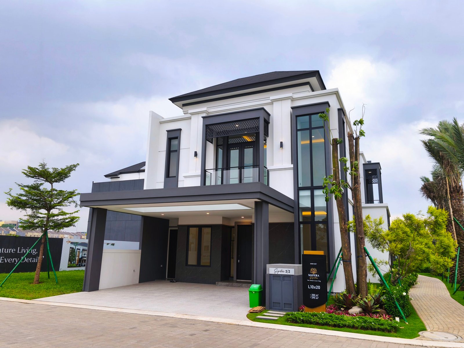 Tampak depan show unit Matera Signature siang hari di Gading Serpong