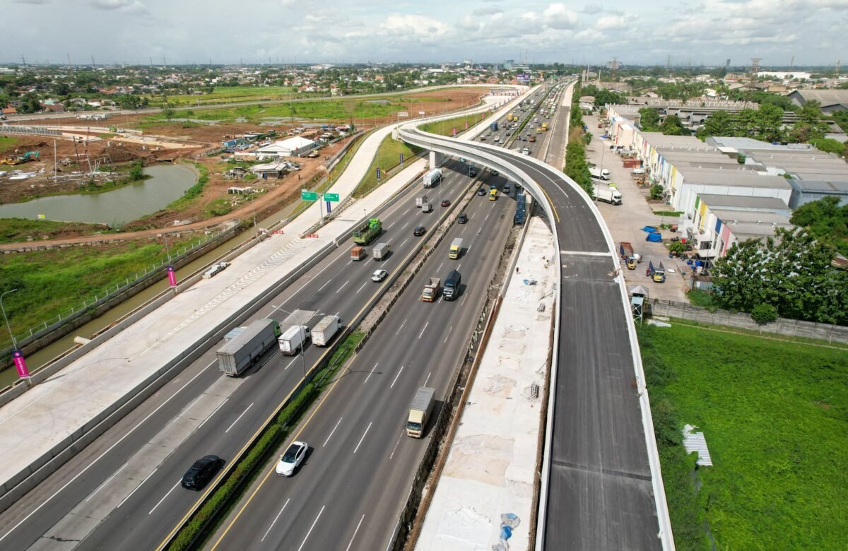 progres pembangunan akses tol Jakarta–Tangerang KM 25 menuju kawasan Paramount Petals
