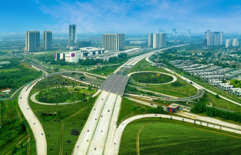 Pemandangan kawasan BSD City dengan infrastruktur jalan dan gedung tinggi yang mendukung pengembangan jaringan 5G BSD City dan ekosistem smart city.