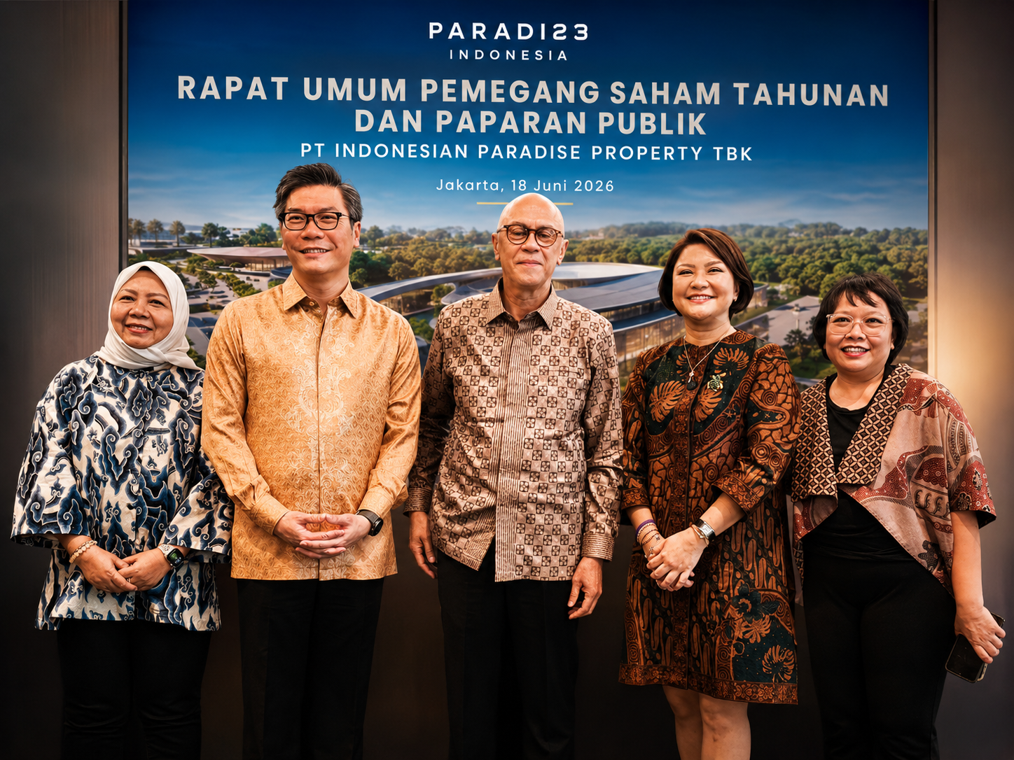 Jajaran komisaris dan direksi Paradise Indonesia berfoto bersama usai RUPS Tahunan
