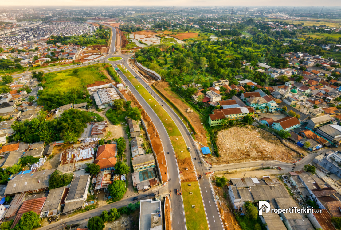 Pemandangan udara boulevard Paramount Petals yang menghubungkan kawasan utara dan selatan serta menjadi bagian dari konektivitas menuju akses tol Paramount Petals KM 25 Jakarta-Merak di Curug, Tangerang.