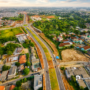 Pemandangan udara boulevard Paramount Petals yang menghubungkan kawasan utara dan selatan serta menjadi bagian dari konektivitas menuju akses tol Paramount Petals KM 25 Jakarta-Merak di Curug, Tangerang.