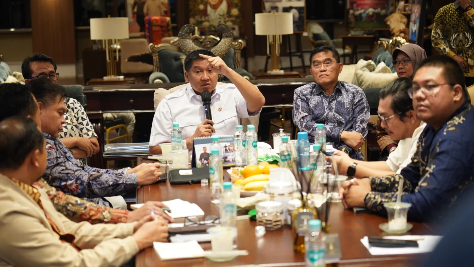 Menteri PKP Maruarar Sirait memimpin mediasi penanganan kasus keterlambatan pembangunan Apartemen LRT City bersama manajemen ADCP