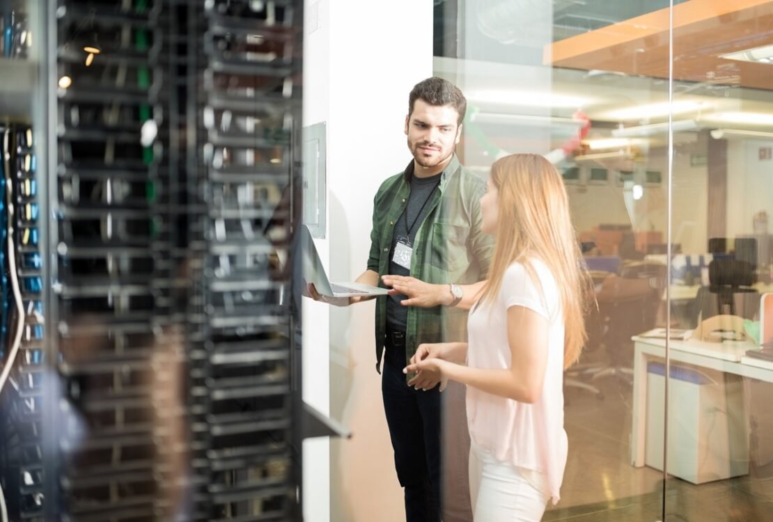 cara membuat ruang server kantor sesuai standar IT