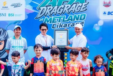 Penyerahan piagam Metland Cikarang Rekor MURI