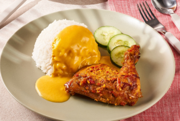 Menu baru IKEA Indonesia berupa Ayam Bakar Padang