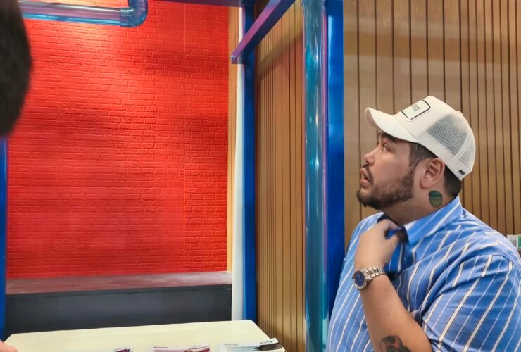 Ivan Gunawan mengamati instalasi pipa rucika