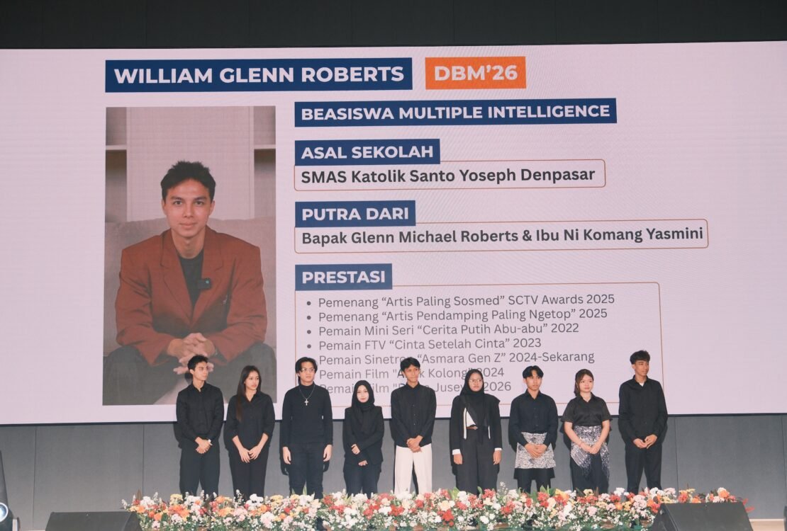 Aktor muda William Robert dan para talenta muda penerima beasiswa bakat Multiple Intelligence Scholarship Universitas Ciputra Jakarta