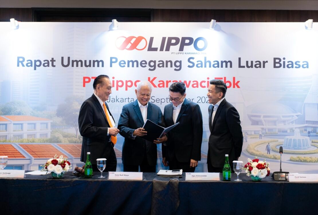 Jajaran direksi dan dewan komisaris berbincang saat RUPSLB PT Lippo Karawaci Tbk, yang membongkar rahasia Lippo Karawaci (LPKR) raih kinerja positif.